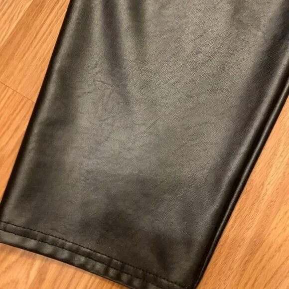 Black Pleather Pull On Pants Estimated - Picture 3 of 7